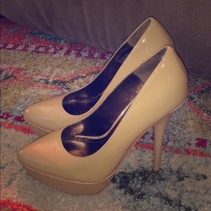 Nude Steve Madden pumps